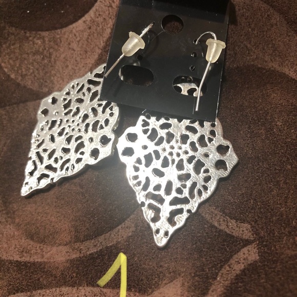 Statement earrings - Picture 12 of 13